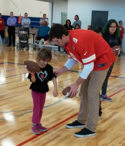 Tyler Bray (Citizen Band Potawatomi) instructs a Play 60 participant.