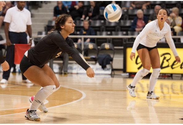 Sarah Miller (Creek/Lakota) has 17 Digs for Long Beach who fight back for 5-set win over Cal Poly