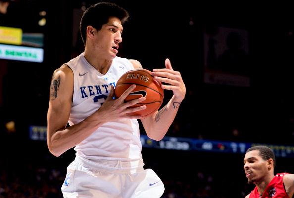 Derek Willis (Northern Arapaho) Scores 5 Points for Kentucky who move past Illinois State, 75-63