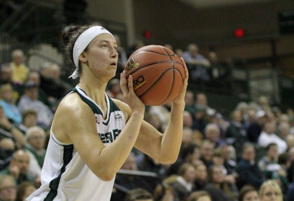 Tesha Buck (Mdewakanton Sioux) Scores 10 Points for Green Bay in 69-35 Win over Youngstown State