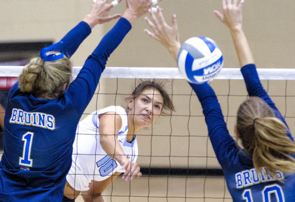 Lauren Schad (Cheyenne River Sioux) has 13 Kills as San Diego sweeps Santa Clara Univeristy