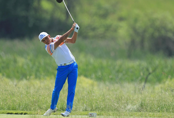 Rickie Fowler (Navajo) ties U.S. Open record with 7-under first round, leads at Erin Hills