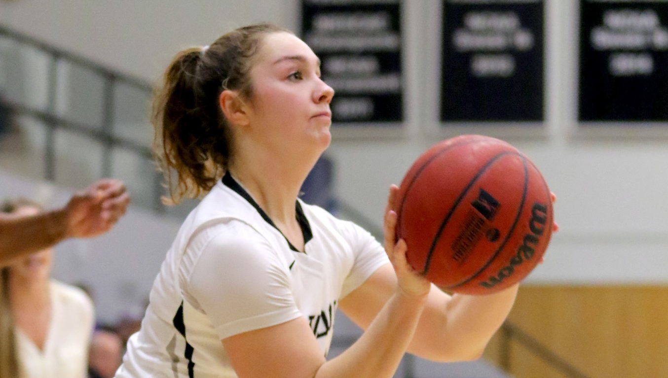 Abby Kelly (Mohawk) Reaches 1,000 Points as Bowdoin College Downs Colby