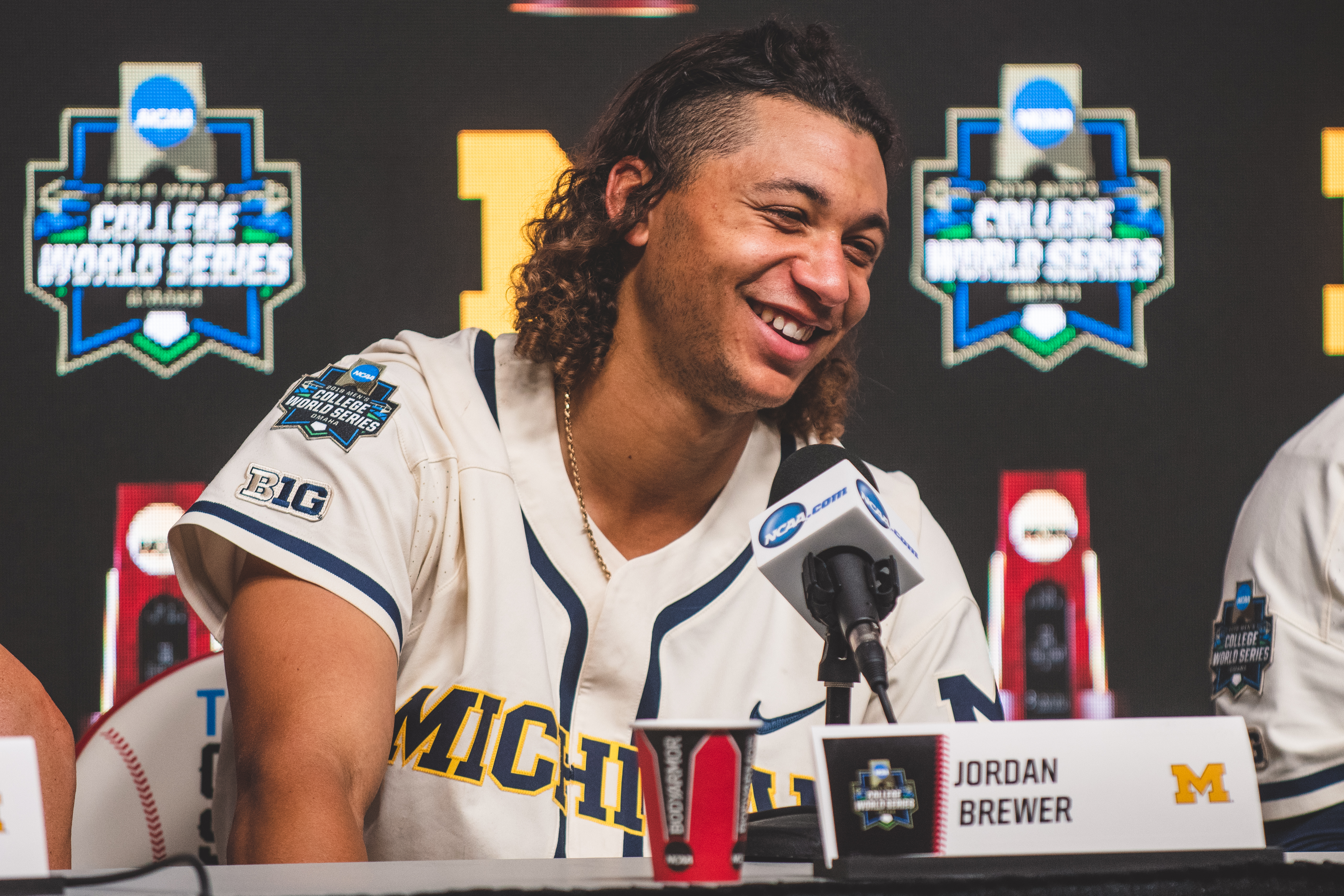 Jordan Brewer (Potawatomi) finished with two hits, two runs and one RBI in Michigan’s Game 1 win at CWS