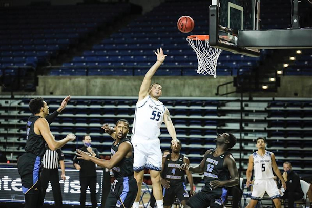 Brad Greene (Paiute/Shoshone) leads UC Irvine past Santa Clara 75-56