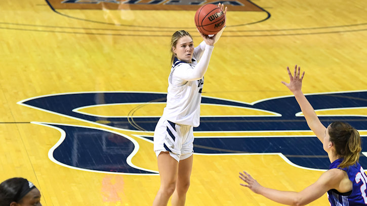 Katelyn Crosthwait (Navajo) Added 9 Points for the Rice Owls who Top the Ragin’ Cajuns, 83-51
