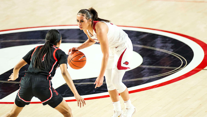 Chelsea Dungee (Cherokee) Scores 25 Points for Arkansas who Fall to Georgia, 75-73