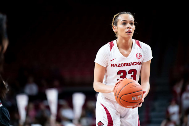 Chelsea Dungee (Cherokee) Scores 15 as No. 10 Arkansas Bounces Back, Beats Missouri 91-88