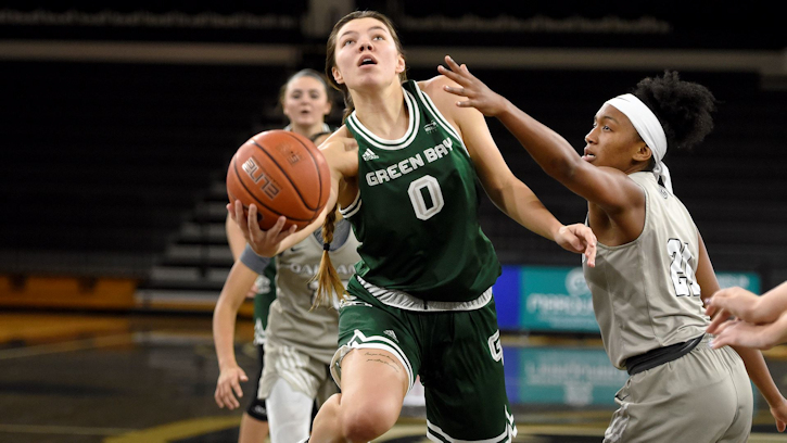 Hailey Oskey (Oneida) Adds 12 Points for UW-Green Bay’s Win over UIC on Senior Day