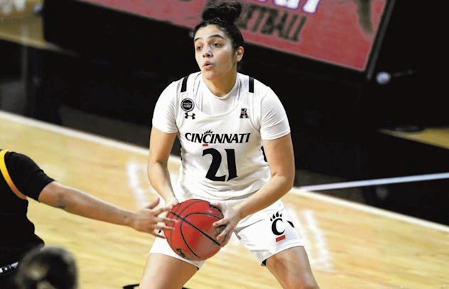 Milan Schimmel (Umatilla) tallied career-high’s 15 points, 7 assists as Bearcats Advance to Quarterfinals after Win over Memphis