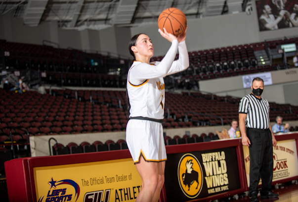 Grace White (Ojibwe) Adds 13 Points as Valpo Wins 70-64 over Souther Illinois