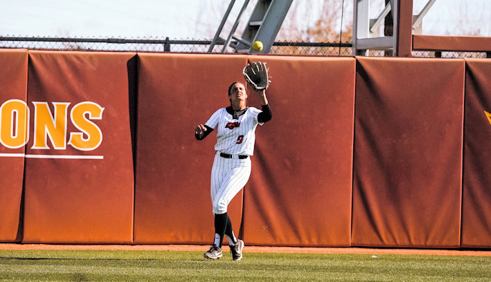 Chyenne Factor’s (Seminole)walk off home run was the defining moment of the No. 5/4 Oklahoma State softball team’s 4-3 victory over Utah