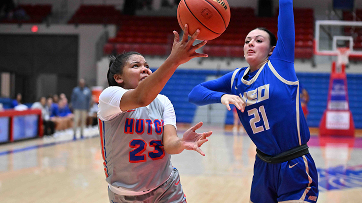 Kiki Smith (Comanche) Led Hutchinson CC with 29 Points as Blue Dragons Defeat Butler CC 71-65