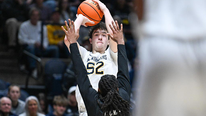 Treysen Eaglestaff (Cheyenne River Sioux) Scores 10 for West Virginia who pick up win over Cincinnati