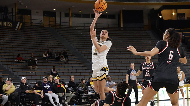 Meloney Thames (Mississippi Choctaw) had a season-best 25 points for Southern Miss who fall to Toledo