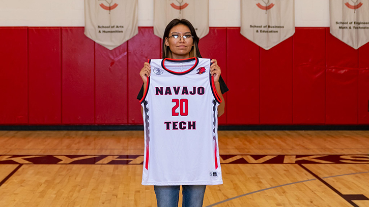 Ashlynn Peralto (Navajo) Signs Navajo Technical University Women’s Basketball for Fall Season